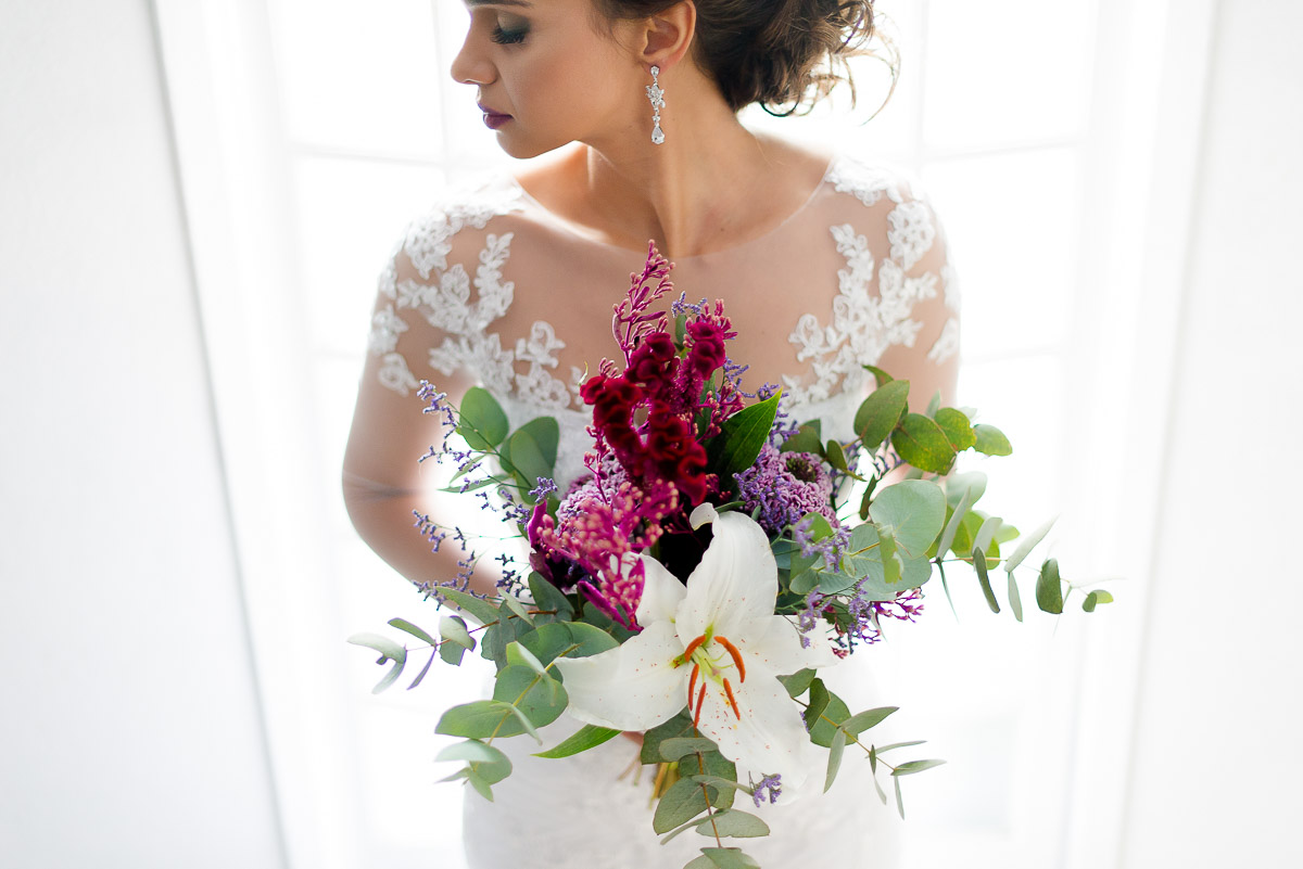 NOIVA COM BUQUE NO ESTILO BOHO CHIC