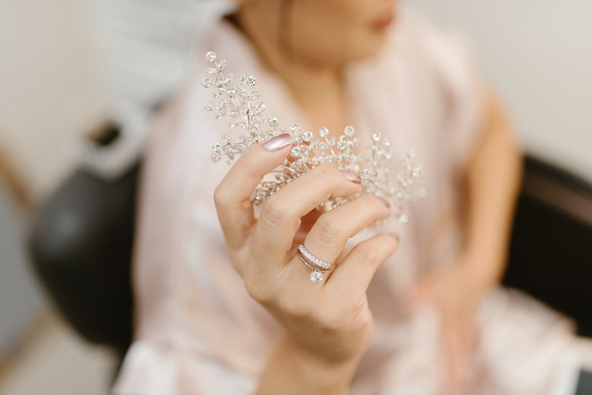 noiva com assero de cabelo