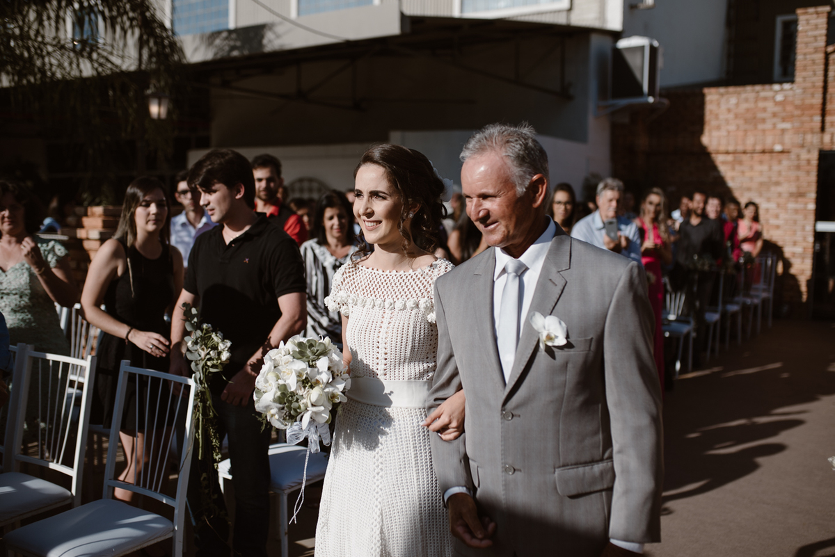 reação da noiva quando vê o noivo no altar