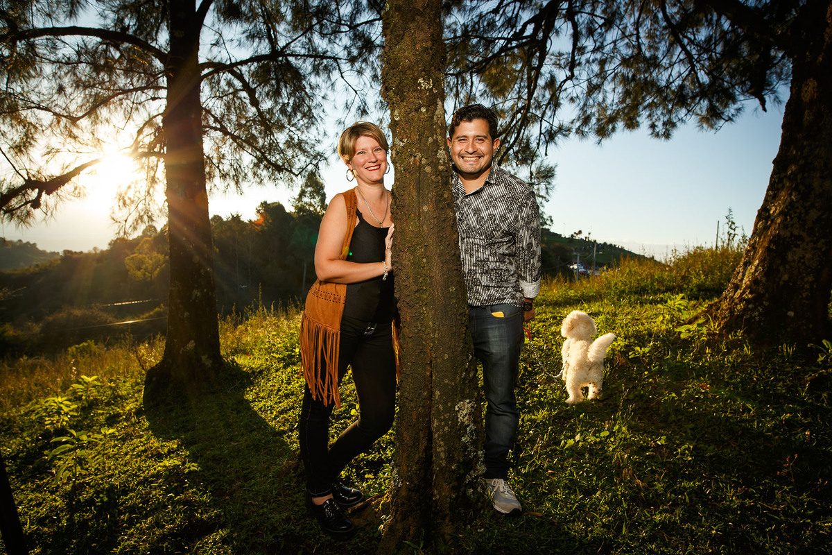 El sol se pone en la montaña y el amor queda así, irreductible, pero con tonos crepusculares...