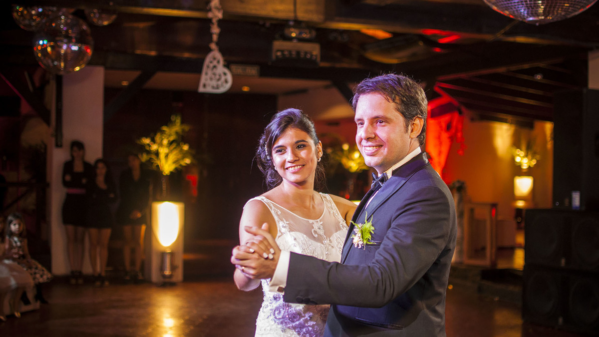 El vals. El baile de los novios, El broche de oro de esa gran noche que tanto planearon y soñaron.