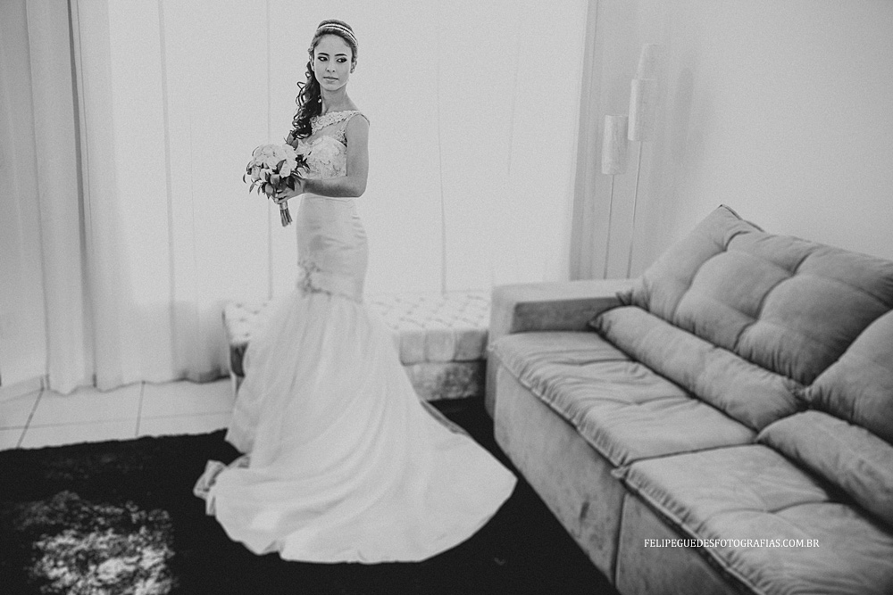 noiva com bouquet na mão