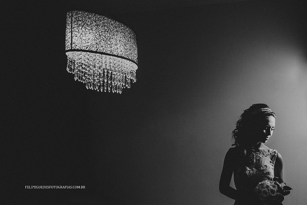 noiva iluminada por luz do sol