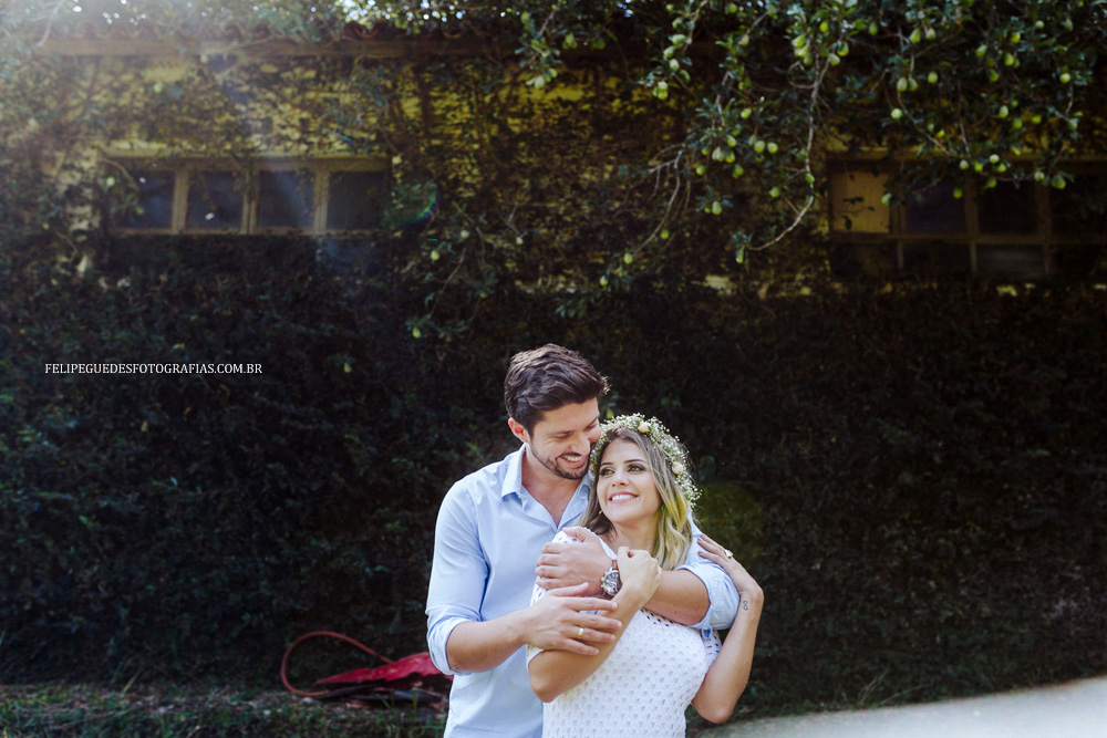 casal felizes durante ensaio