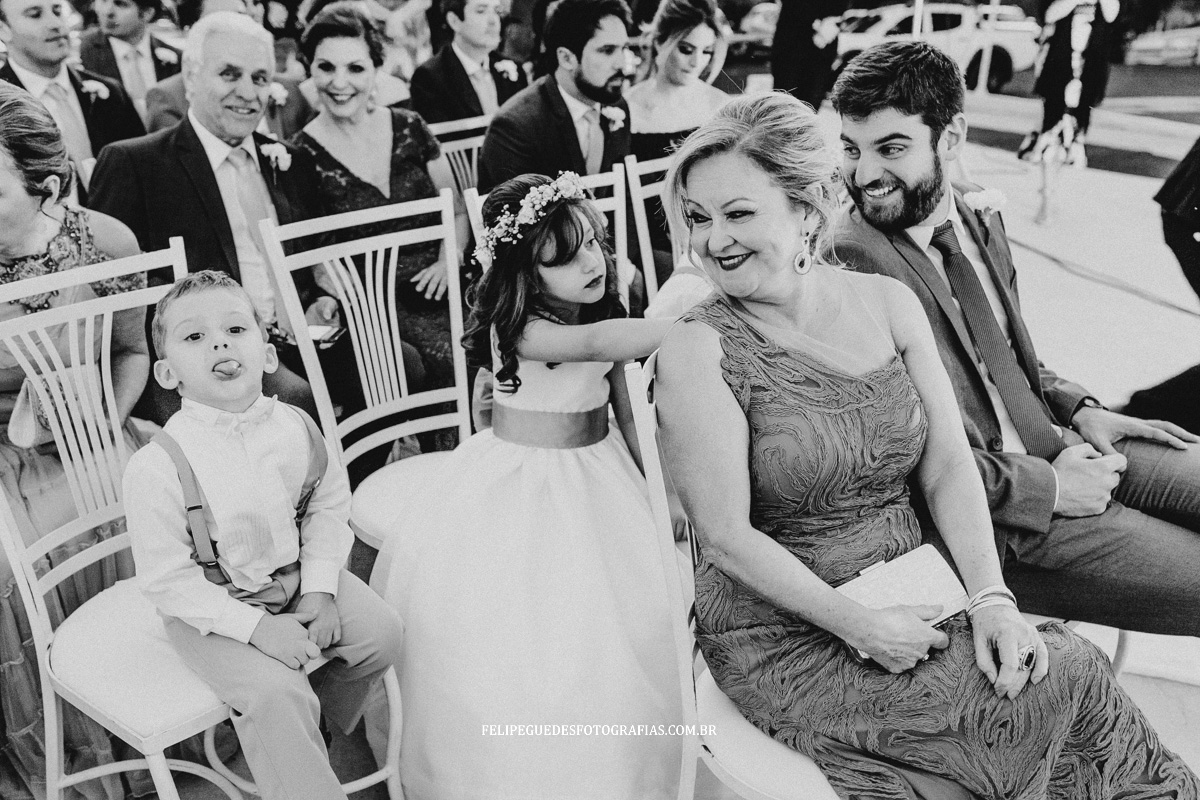 daminho mostrando língua