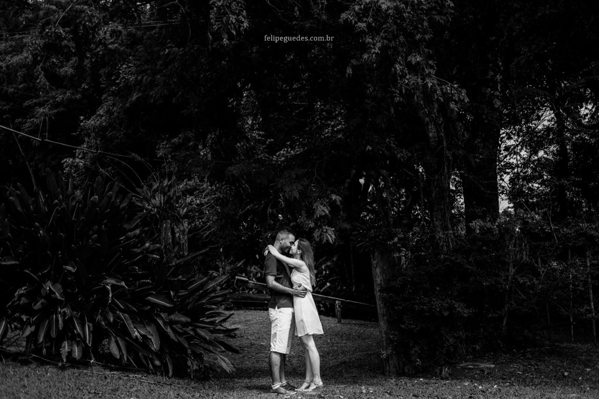 casal abraçado