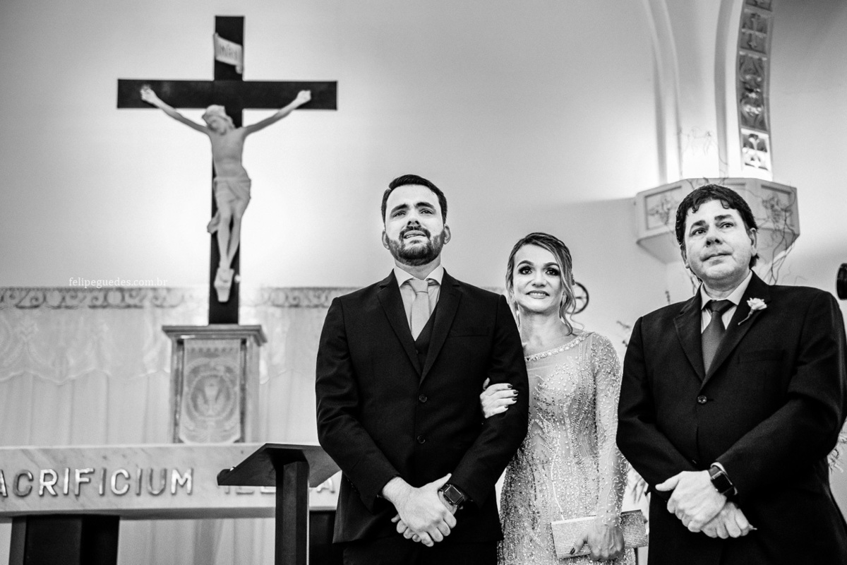 noivo chorando no altar da paroquia nossa senhora das dores uberlandia