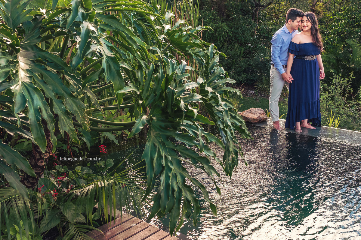 ensaio pre-casamento na piscina