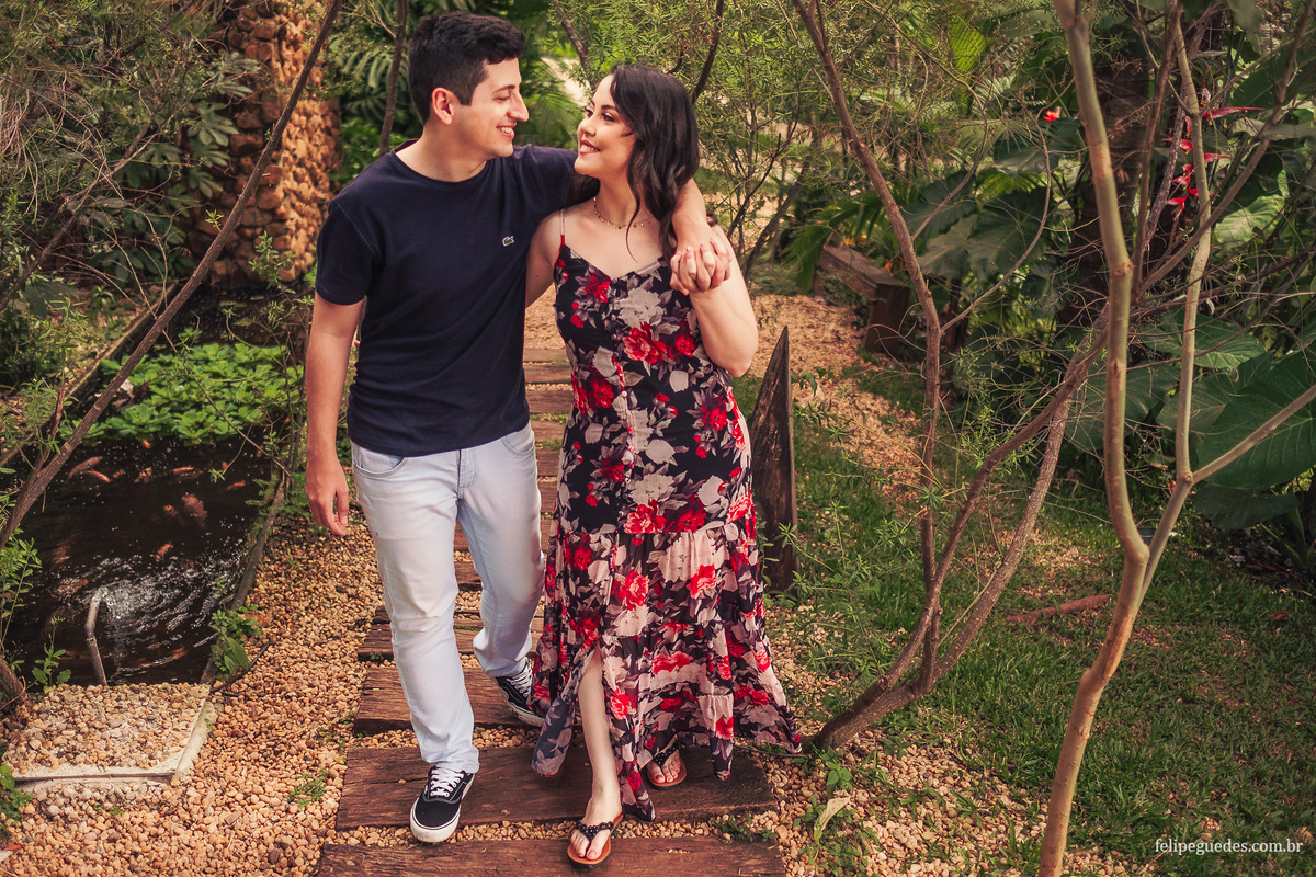 ensaio de pre-wedding no jardim