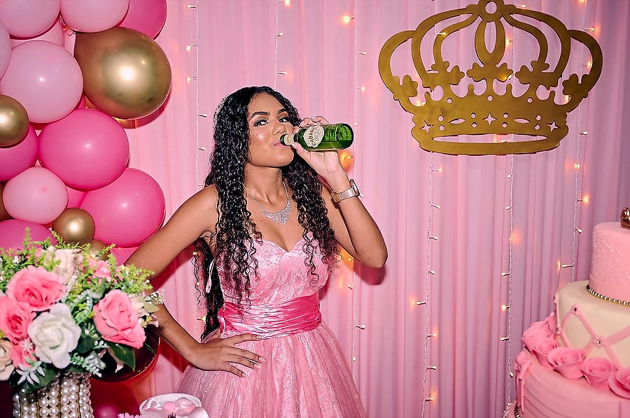 DEBUTANTE COMEMORANDO FESTA DE 15 ANOS