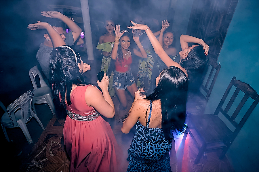 amigos layla  debutante dançando balada de 15 anos farias