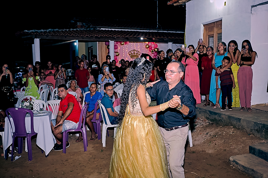 debutante dançando  com padrinho  layla farias 2022