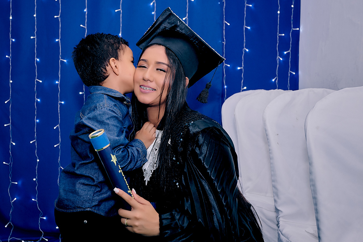 abraço e cheiro do filho 