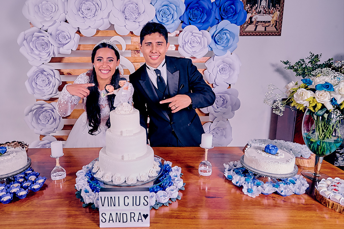 fotos do casal noivo mesa do bolo