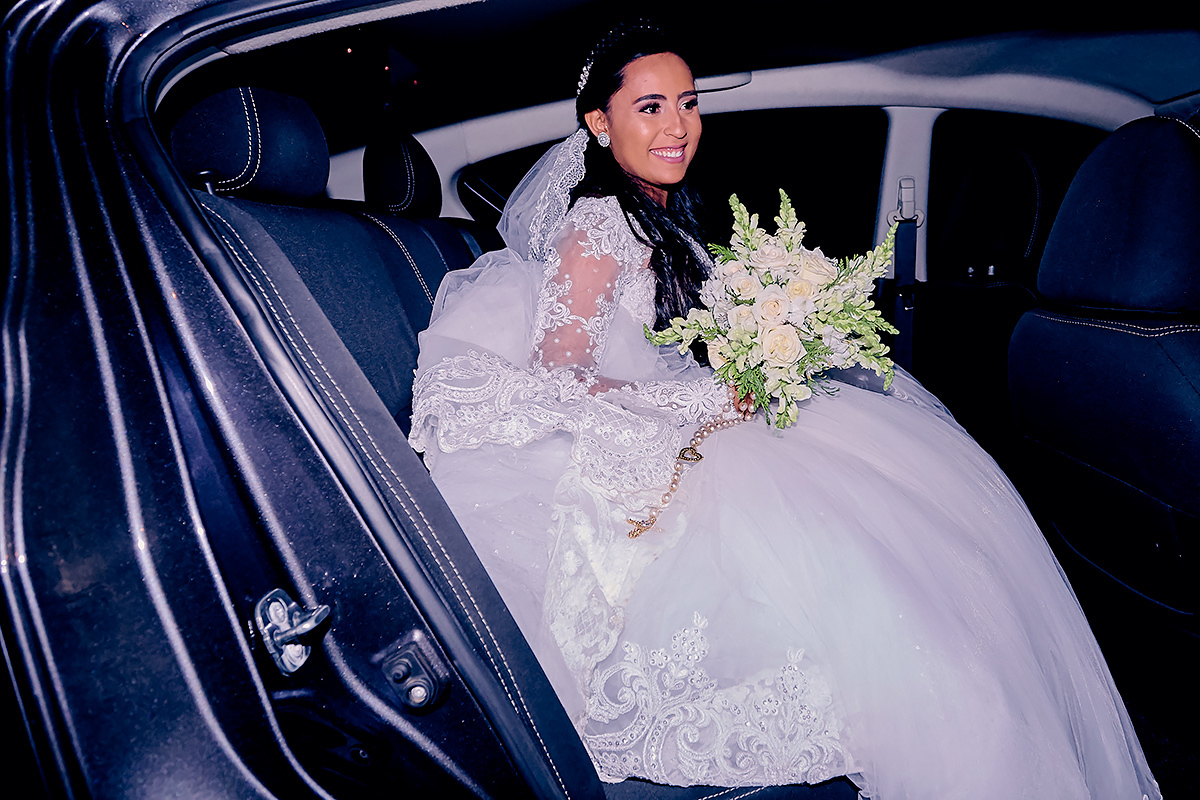 noiva no carro