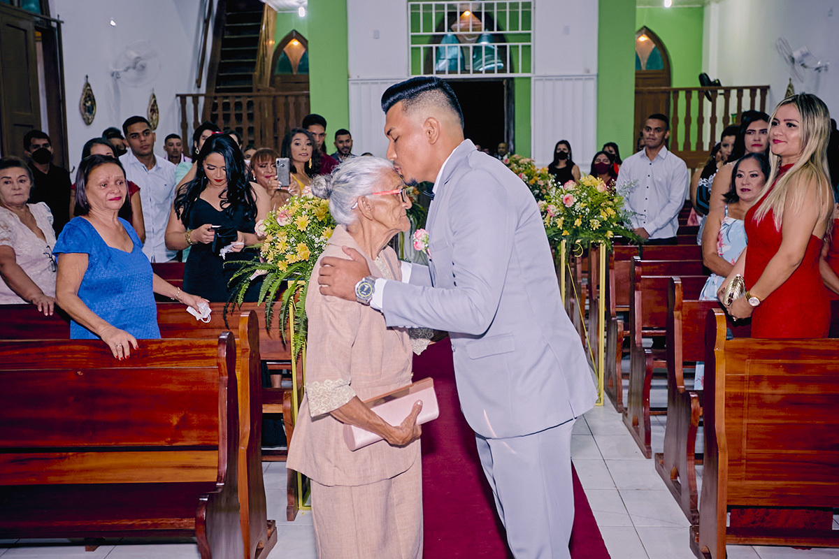 BEIJO DO NOIVO NA SUA VÓ