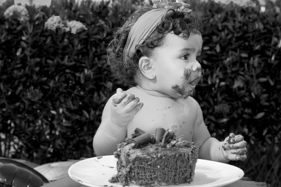 THAEMY COMENDO BOLO CHOCOLATE-ENSAIO INFANTIL