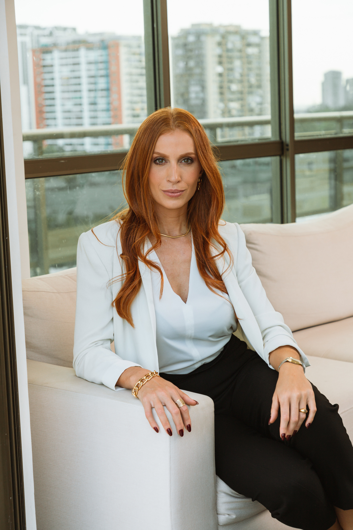 Analista de investimentos financeiros em retrato profissional