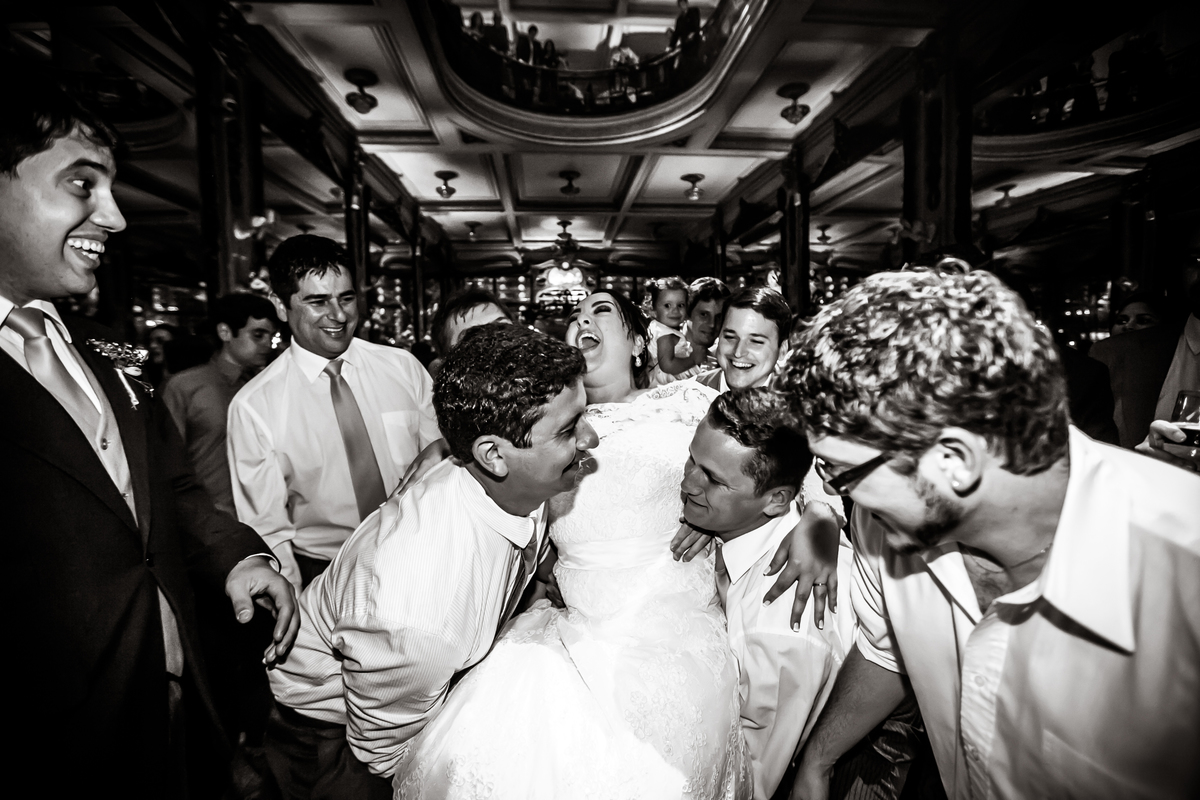 Fotografia de casamento, fotos de casamento, noiva, Fotógrafo no Porto, em Portugal. Fotógrafo de casamentos no Porto, Portugal. Fotos espontaneas, fotos naturais, fotos românticas, fotografia criativa. Casal apaixonado. Melhor fotógrafo de Portugal
