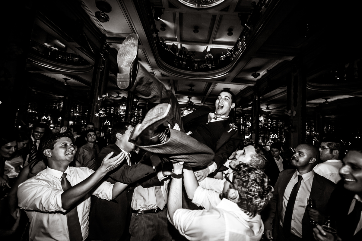 Fotografia de casamento, fotos de casamento, noiva, Fotógrafo no Porto, em Portugal. Fotógrafo de casamentos no Porto, Portugal. Fotos espontaneas, fotos naturais, fotos românticas, fotografia criativa. Casal apaixonado. Melhor fotógrafo de Portugal