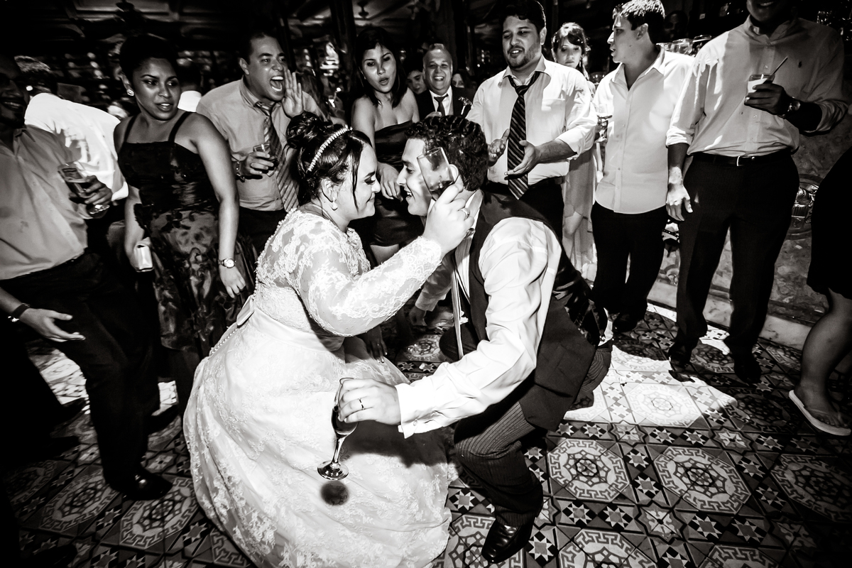 Fotografia de casamento, fotos de casamento, noiva, Fotógrafo no Porto, em Portugal. Fotógrafo de casamentos no Porto, Portugal. Fotos espontaneas, fotos naturais, fotos românticas, fotografia criativa. Casal apaixonado. Melhor fotógrafo de Portugal