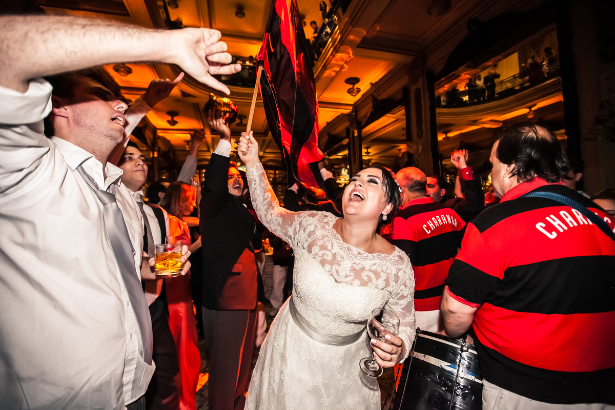 Fotografia de casamento, fotos de casamento, noiva, Fotógrafo no Porto, em Portugal. Fotógrafo de casamentos no Porto, Portugal. Fotos espontaneas, fotos naturais, fotos românticas, fotografia criativa. Casal apaixonado. Melhor fotógrafo de Portugal