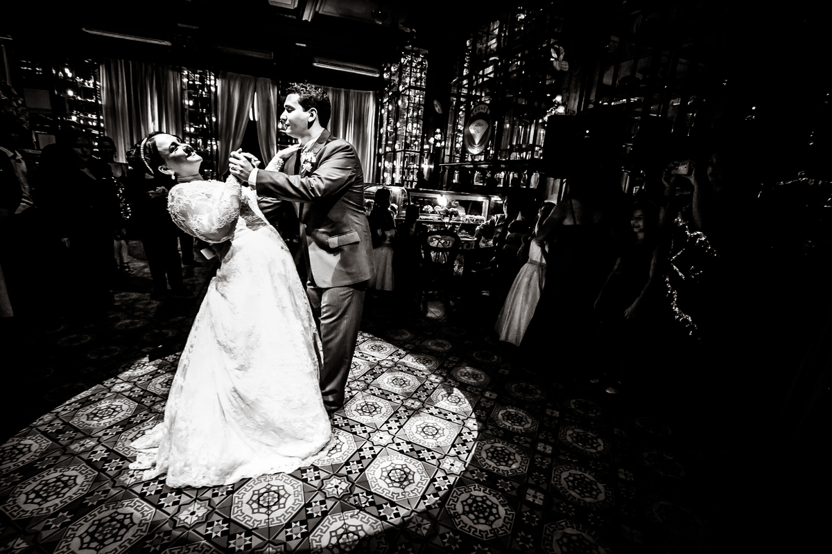 Fotografia de casamento, fotos de casamento, noiva, Fotógrafo no Porto, em Portugal. Fotógrafo de casamentos no Porto, Portugal. Fotos espontaneas, fotos naturais, fotos românticas, fotografia criativa. Casal apaixonado. Melhor fotógrafo de Portugal