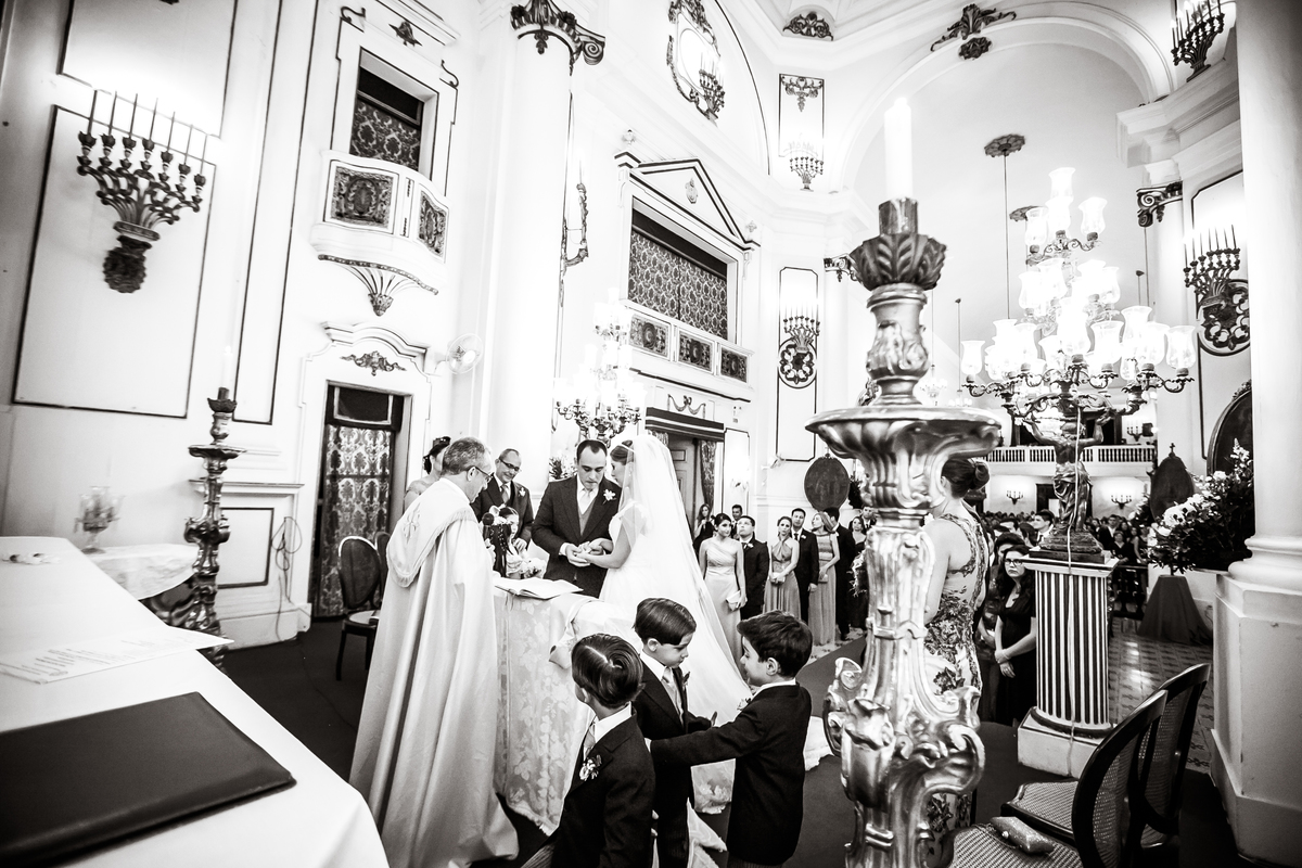 Fotografia de casamento, fotos de casamento, noiva, Fotógrafo no Porto, em Portugal. Fotógrafo de casamentos no Porto, Portugal. Fotos espontaneas, fotos naturais, fotos românticas, fotografia criativa. Casal apaixonado. Melhor fotógrafo de Portugal