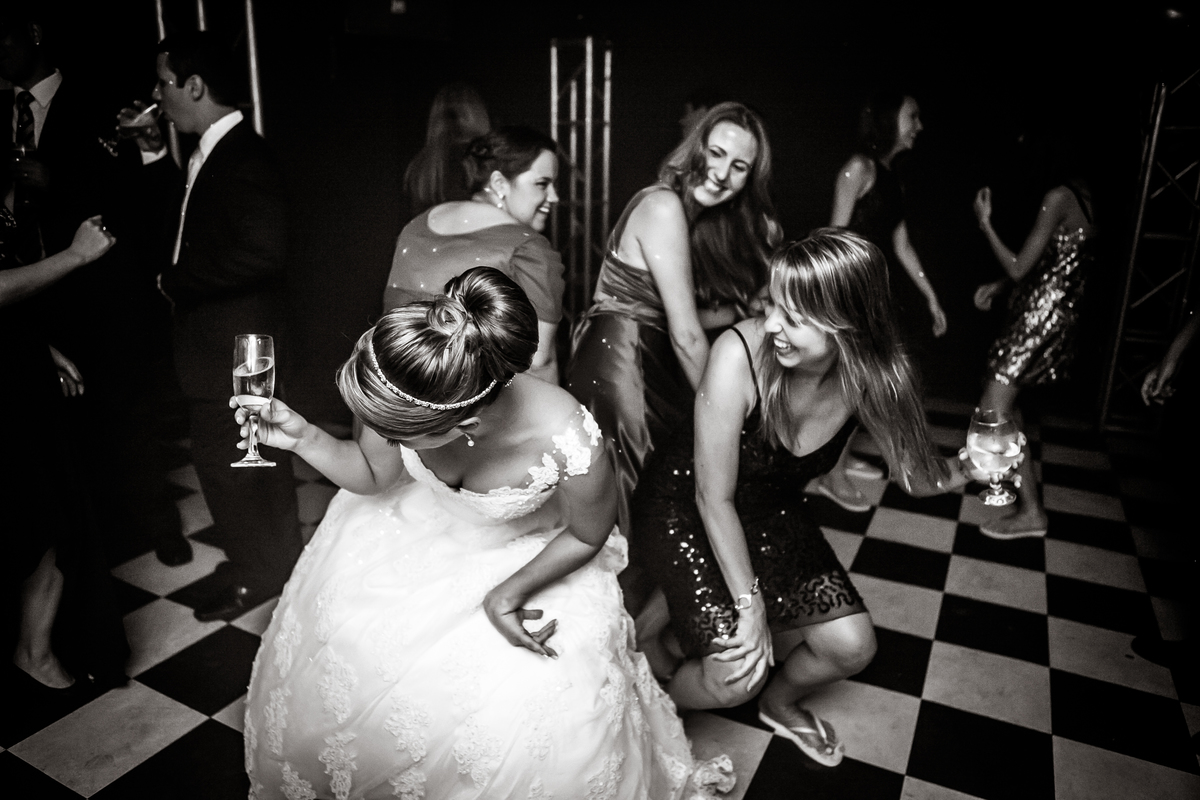 Fotografia de casamento, fotos de casamento, noiva, Fotógrafo no Porto, em Portugal. Fotógrafo de casamentos no Porto, Portugal. Fotos espontaneas, fotos naturais, fotos românticas, fotografia criativa. Casal apaixonado. Melhor fotógrafo de Portugal