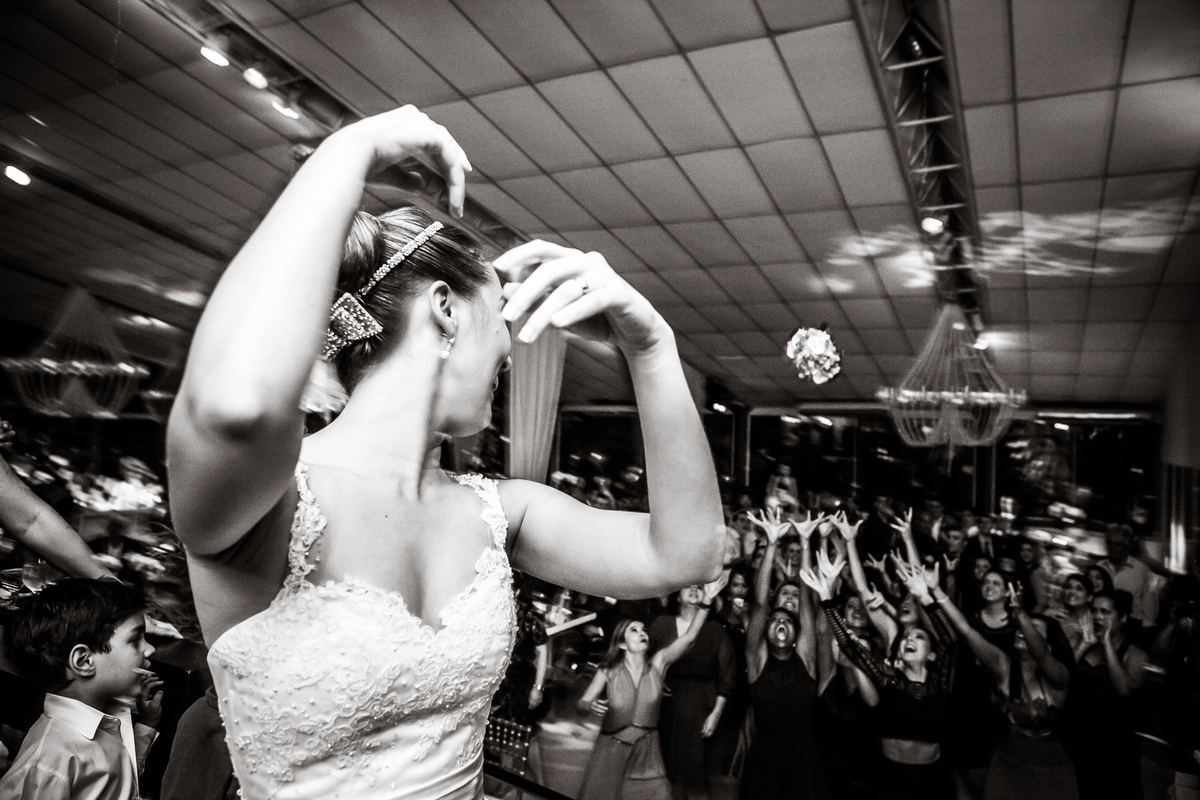Fotografia de casamento, fotos de casamento, noiva, Fotógrafo no Porto, em Portugal. Fotógrafo de casamentos no Porto, Portugal. Fotos espontaneas, fotos naturais, fotos românticas, fotografia criativa. Casal apaixonado. Melhor fotógrafo de Portugal