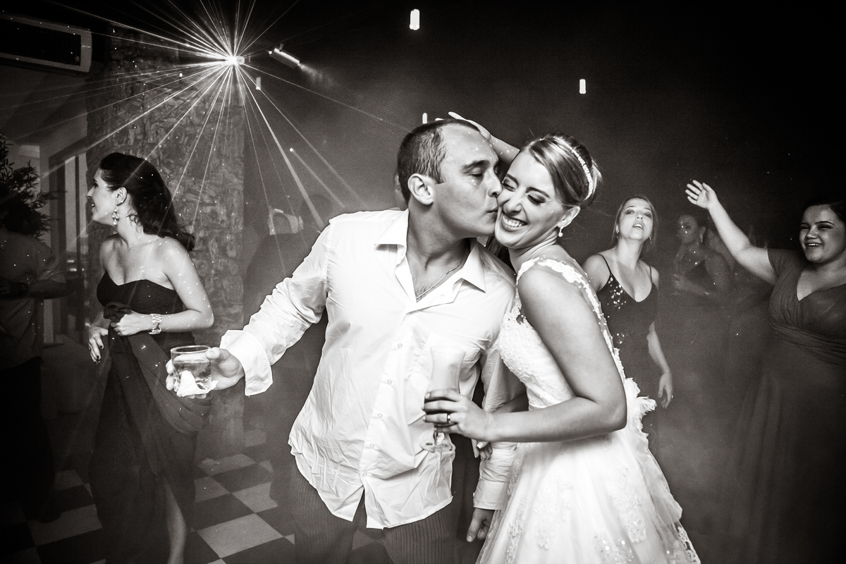 Fotografia de casamento, fotos de casamento, noiva, Fotógrafo no Porto, em Portugal. Fotógrafo de casamentos no Porto, Portugal. Fotos espontaneas, fotos naturais, fotos românticas, fotografia criativa. Casal apaixonado. Melhor fotógrafo de Portugal