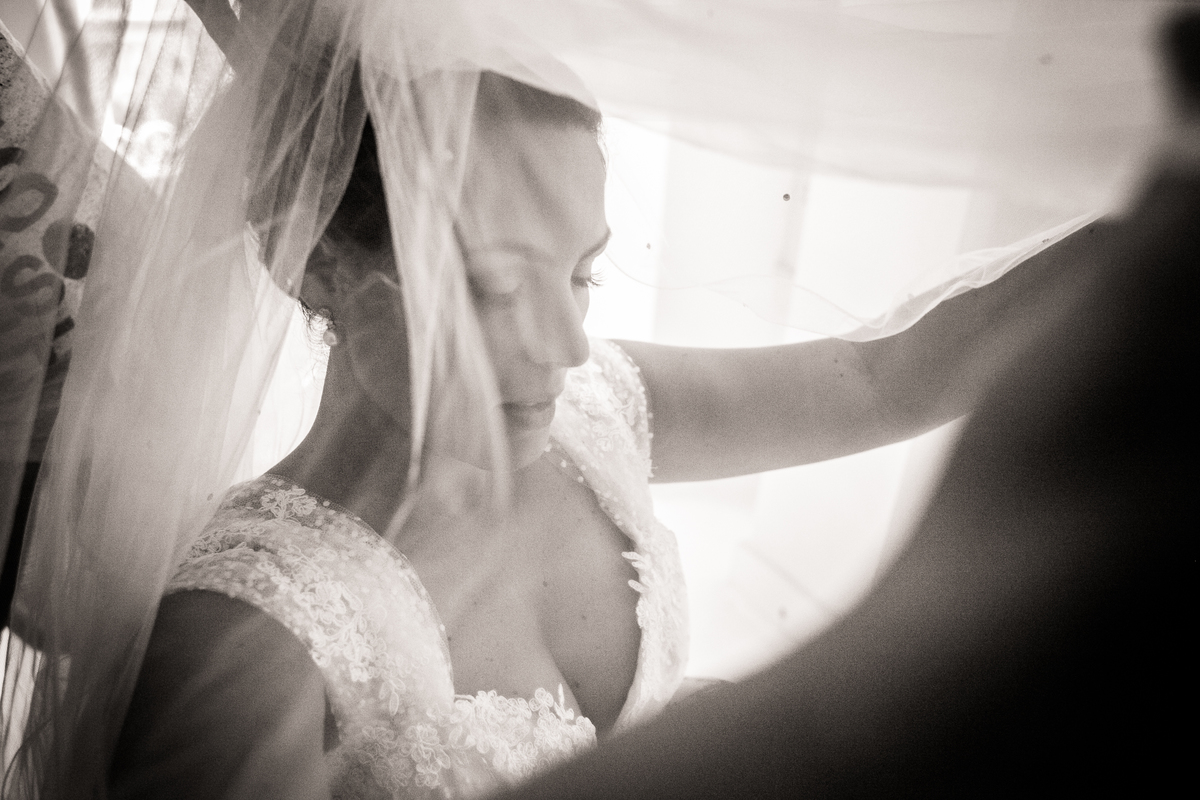 Fotografia de casamento, fotos de casamento, noiva, Fotógrafo no Porto, em Portugal. Fotógrafo de casamentos no Porto, Portugal. Fotos espontaneas, fotos naturais, fotos românticas, fotografia criativa. Casal apaixonado. Melhor fotógrafo de Portugal