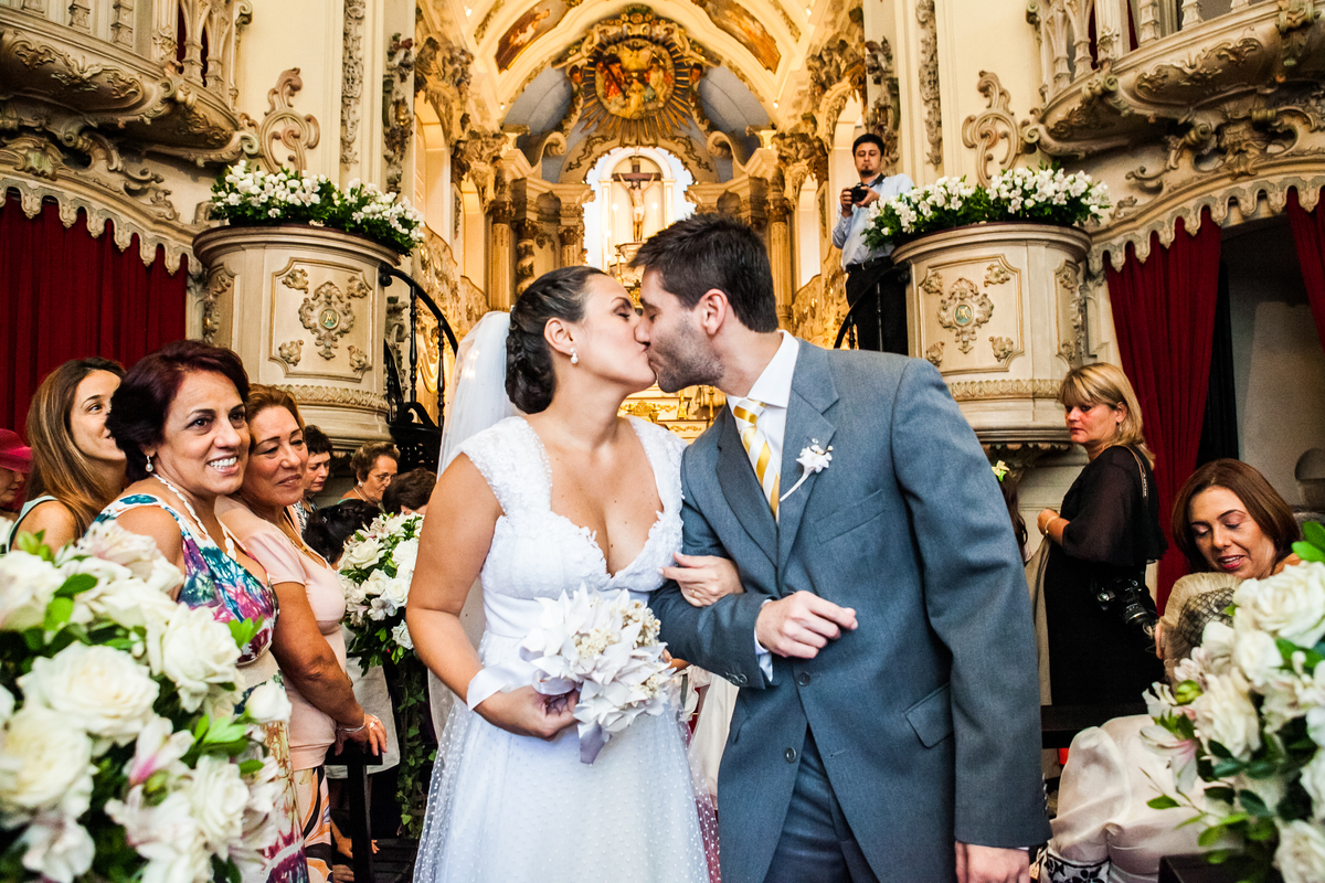 Fotografia de casamento, fotos de casamento, noiva, Fotógrafo no Porto, em Portugal. Fotógrafo de casamentos no Porto, Portugal. Fotos espontaneas, fotos naturais, fotos românticas, fotografia criativa. Casal apaixonado. Melhor fotógrafo de Portugal