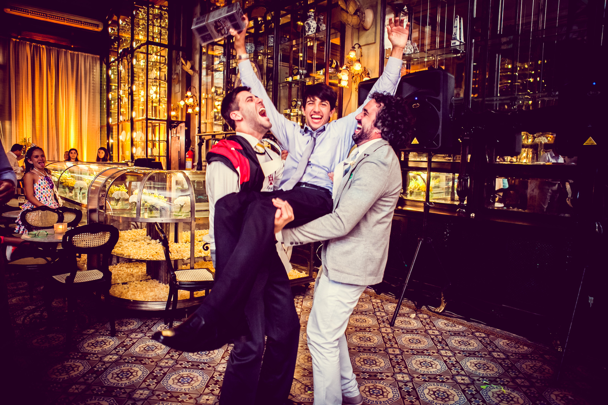 Fotografia de casamento, fotos de casamento, noiva, Fotógrafo no Porto, em Portugal. Fotógrafo de casamentos no Porto, Portugal. Fotos espontaneas, fotos naturais, fotos românticas, fotografia criativa. Casal apaixonado. Melhor fotógrafo de Portugal