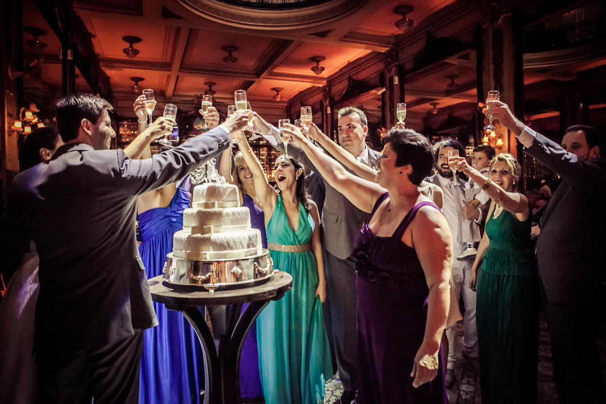Fotografia de casamento, fotos de casamento, noiva, Fotógrafo no Porto, em Portugal. Fotógrafo de casamentos no Porto, Portugal. Fotos espontaneas, fotos naturais, fotos românticas, fotografia criativa. Casal apaixonado. Melhor fotógrafo de Portugal