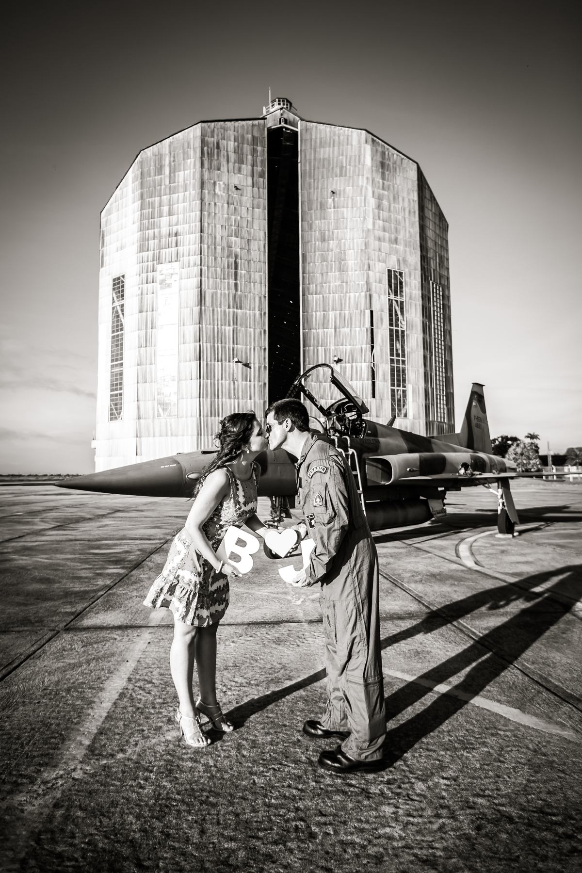 Sessão de fotos de casal, fotos pre wedding, Fotógrafo no Porto, em Portugal. Fotógrafo de casamentos no Porto, Portugal. Fotos espontaneas, fotos naturais, fotos românticas, fotografia criativa. Casal apaixonado. Fernanda Ferraro Fotografia. 
