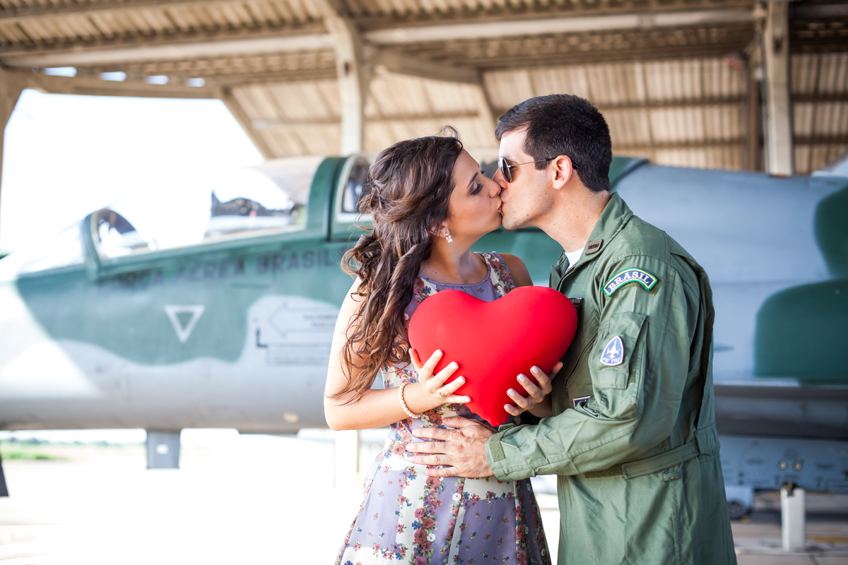 Sessão de fotos de casal, fotos pre wedding, Fotógrafo no Porto, em Portugal. Fotógrafo de casamentos no Porto, Portugal. Fotos espontaneas, fotos naturais, fotos românticas, fotografia criativa. Casal apaixonado. Fernanda Ferraro Fotografia. 