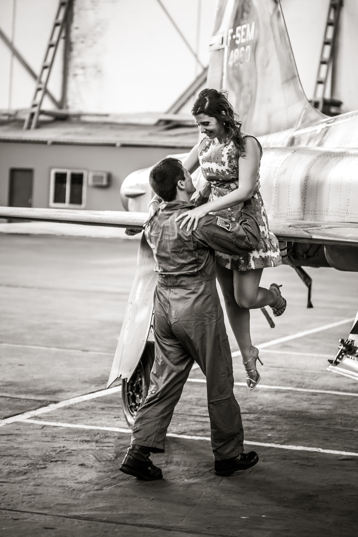 Sessão de fotos de casal, fotos pre wedding, Fotógrafo no Porto, em Portugal. Fotógrafo de casamentos no Porto, Portugal. Fotos espontaneas, fotos naturais, fotos românticas, fotografia criativa. Casal apaixonado. Fernanda Ferraro Fotografia. 