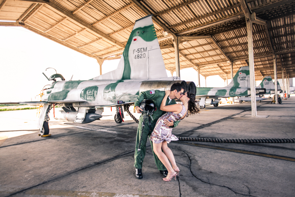 Sessão de fotos de casal, fotos pre wedding, Fotógrafo no Porto, em Portugal. Fotógrafo de casamentos no Porto, Portugal. Fotos espontaneas, fotos naturais, fotos românticas, fotografia criativa. Casal apaixonado. Fernanda Ferraro Fotografia. 