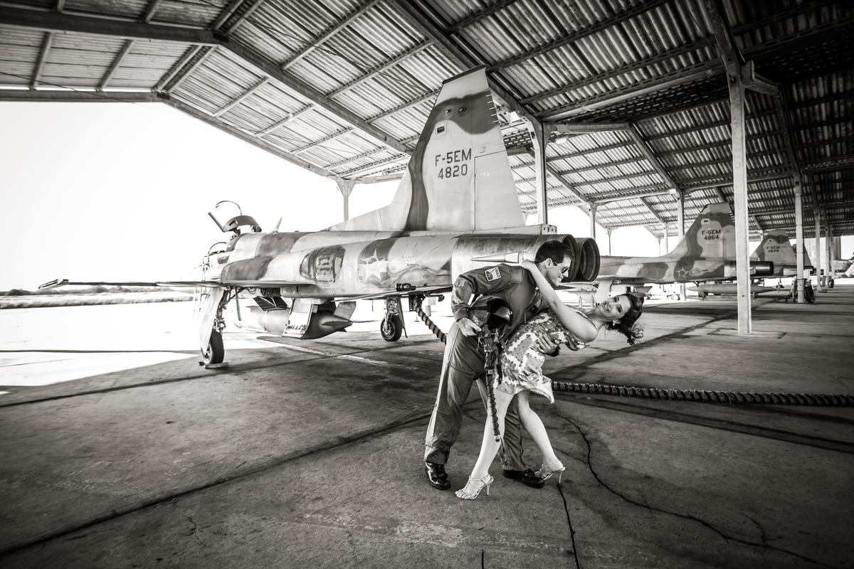 Sessão de fotos de casal, fotos pre wedding, Fotógrafo no Porto, em Portugal. Fotógrafo de casamentos no Porto, Portugal. Fotos espontaneas, fotos naturais, fotos românticas, fotografia criativa. Casal apaixonado. Fernanda Ferraro Fotografia. 