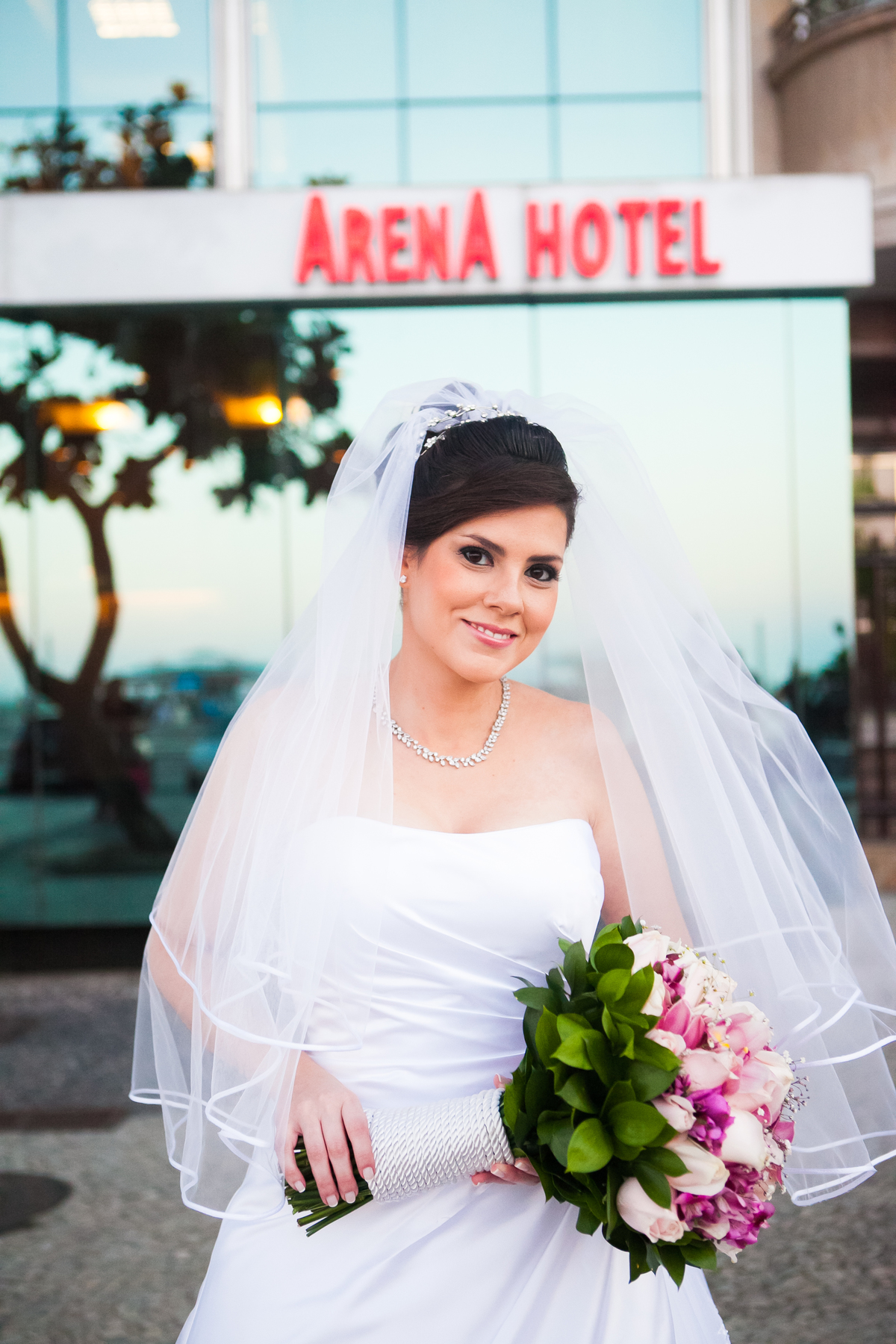 Fotografia de casamento, fotos de casamento, noiva, Fotógrafo no Porto, em Portugal. Fotógrafo de casamentos no Porto, Portugal. Fotos espontaneas, fotos naturais, fotos românticas, fotografia criativa. Casal apaixonado. Melhor fotógrafo de Portugal