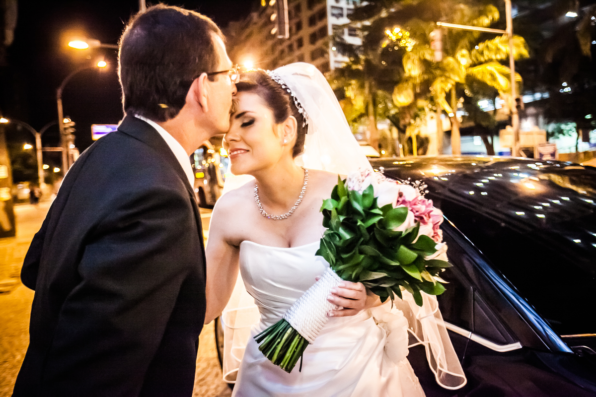 Fotografia de casamento, fotos de casamento, noiva, Fotógrafo no Porto, em Portugal. Fotógrafo de casamentos no Porto, Portugal. Fotos espontaneas, fotos naturais, fotos românticas, fotografia criativa. Casal apaixonado. Melhor fotógrafo de Portugal
