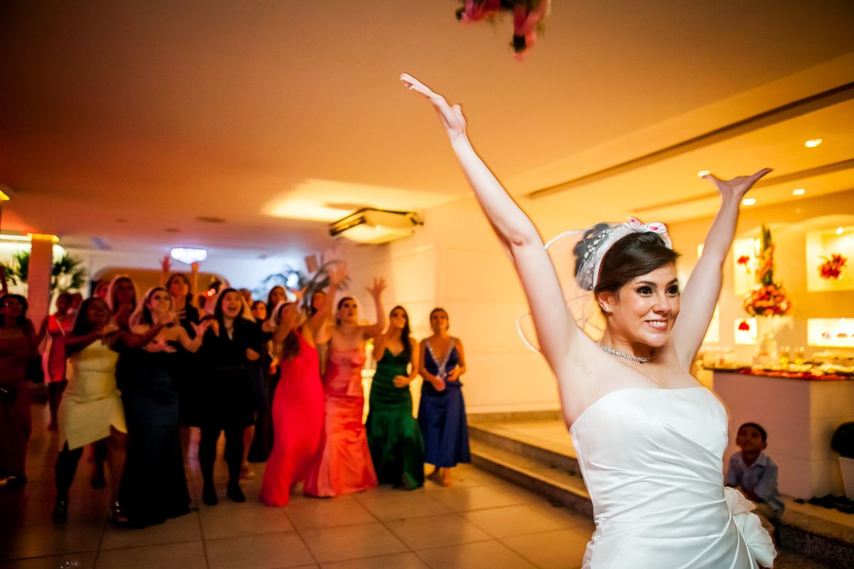 Fotografia de casamento, fotos de casamento, noiva, Fotógrafo no Porto, em Portugal. Fotógrafo de casamentos no Porto, Portugal. Fotos espontaneas, fotos naturais, fotos românticas, fotografia criativa. Casal apaixonado. Melhor fotógrafo de Portugal