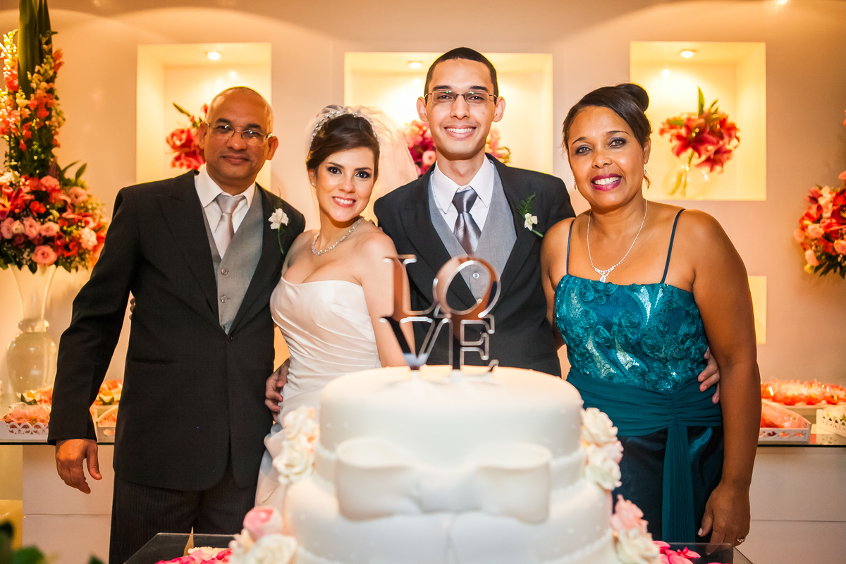 Fotografia de casamento, fotos de casamento, noiva, Fotógrafo no Porto, em Portugal. Fotógrafo de casamentos no Porto, Portugal. Fotos espontaneas, fotos naturais, fotos românticas, fotografia criativa. Casal apaixonado. Melhor fotógrafo de Portugal