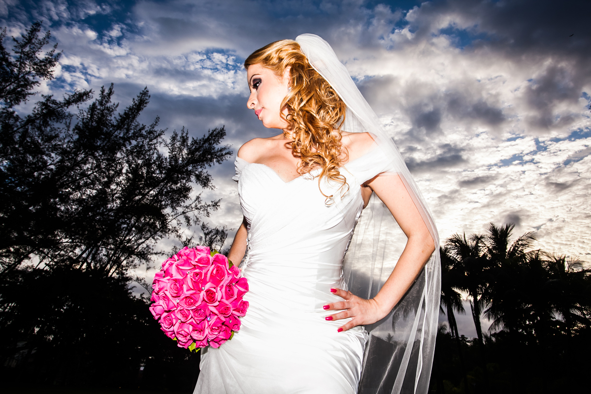 Fotografia de casamento, fotos de casamento, noiva, Fotógrafo no Porto, em Portugal. Fotógrafo de casamentos no Porto, Portugal. Fotos espontaneas, fotos naturais, fotos românticas, fotografia criativa. Casal apaixonado. Melhor fotógrafo de Portugal