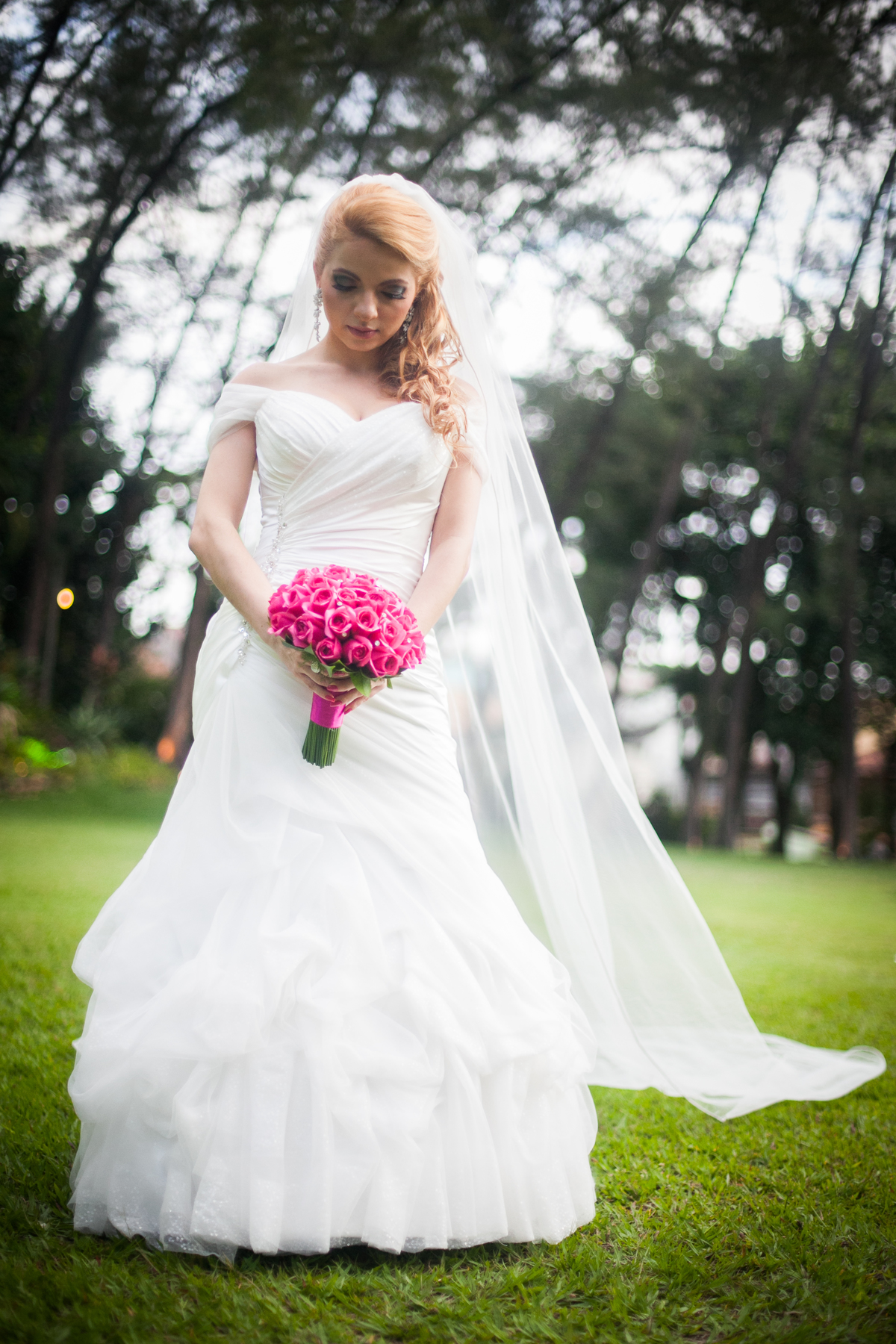 Fotografia de casamento, fotos de casamento, noiva, Fotógrafo no Porto, em Portugal. Fotógrafo de casamentos no Porto, Portugal. Fotos espontaneas, fotos naturais, fotos românticas, fotografia criativa. Casal apaixonado. Melhor fotógrafo de Portugal