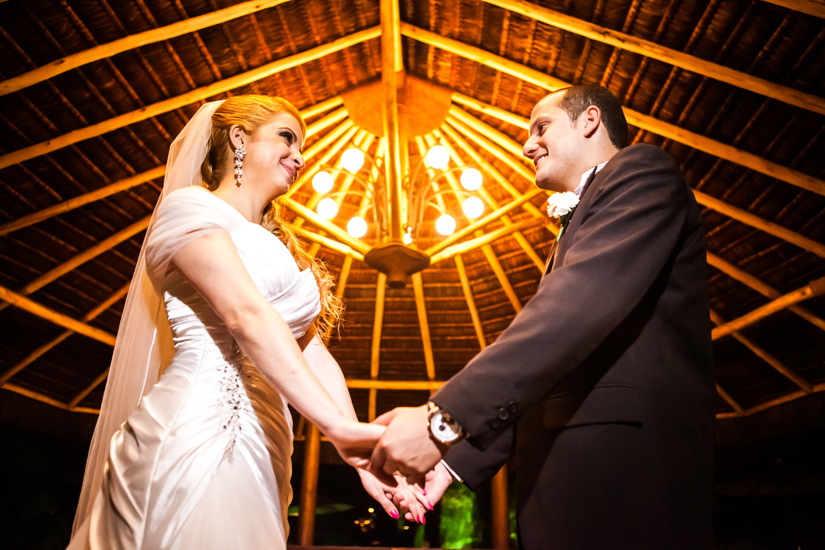 Fotografia de casamento, fotos de casamento, noiva, Fotógrafo no Porto, em Portugal. Fotógrafo de casamentos no Porto, Portugal. Fotos espontaneas, fotos naturais, fotos românticas, fotografia criativa. Casal apaixonado. Melhor fotógrafo de Portugal
