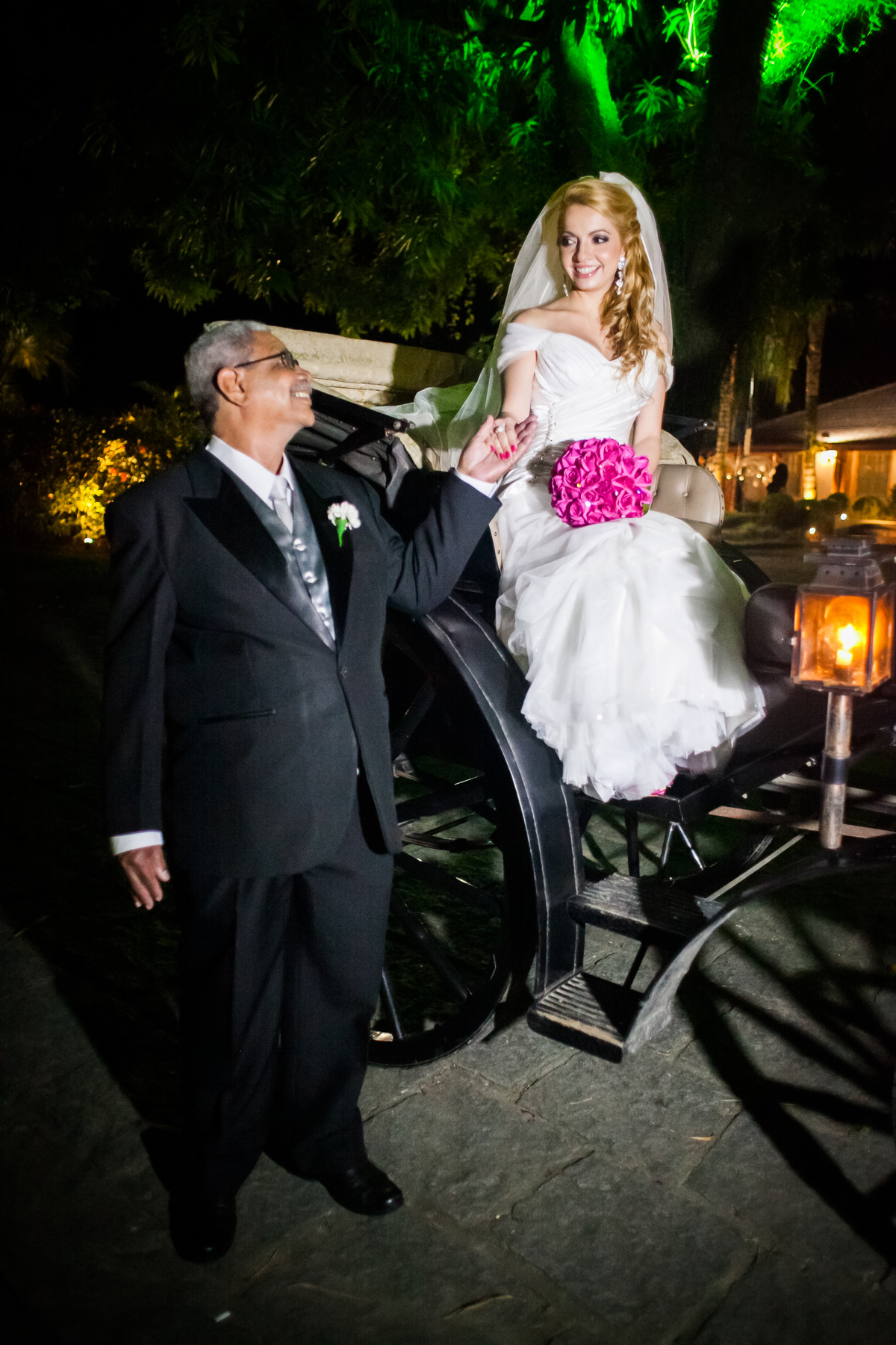 Fotografia de casamento, fotos de casamento, noiva, Fotógrafo no Porto, em Portugal. Fotógrafo de casamentos no Porto, Portugal. Fotos espontaneas, fotos naturais, fotos românticas, fotografia criativa. Casal apaixonado. Melhor fotógrafo de Portugal