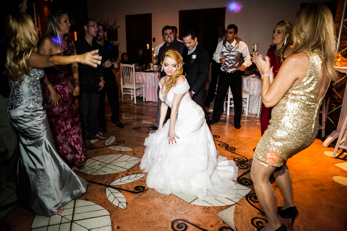 Fotografia de casamento, fotos de casamento, noiva, Fotógrafo no Porto, em Portugal. Fotógrafo de casamentos no Porto, Portugal. Fotos espontaneas, fotos naturais, fotos românticas, fotografia criativa. Casal apaixonado. Melhor fotógrafo de Portugal