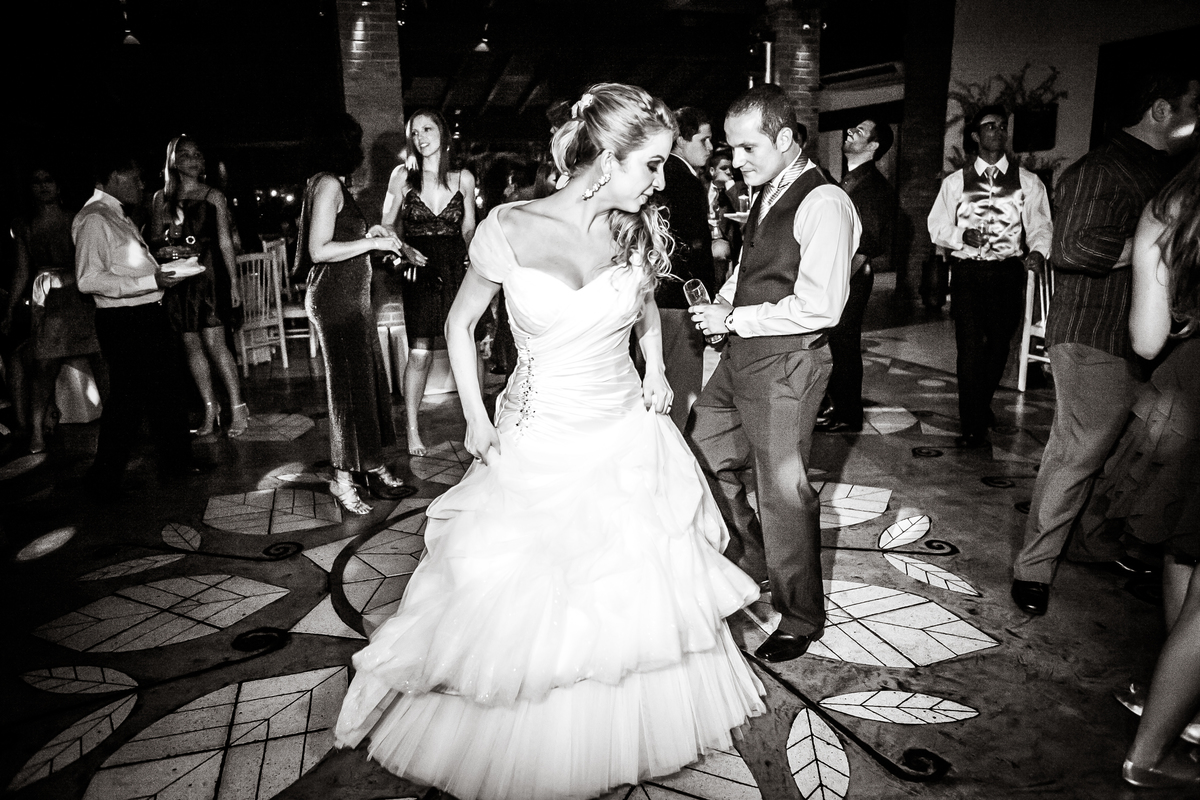 Fotografia de casamento, fotos de casamento, noiva, Fotógrafo no Porto, em Portugal. Fotógrafo de casamentos no Porto, Portugal. Fotos espontaneas, fotos naturais, fotos românticas, fotografia criativa. Casal apaixonado. Melhor fotógrafo de Portugal